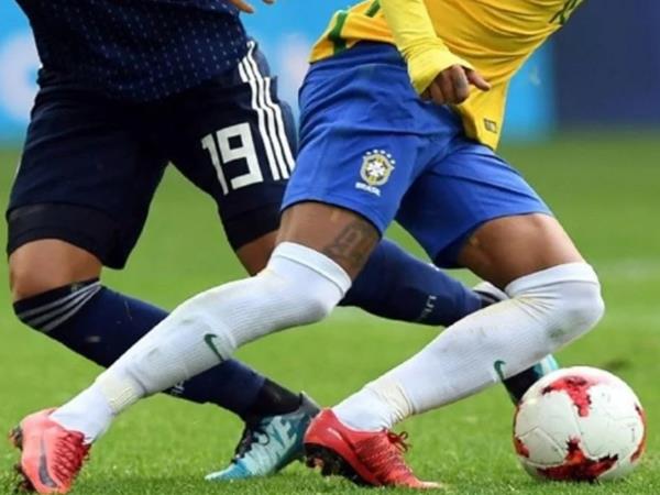 Kỹ năng bóng đá đỉnh cao khiến đối thủ phải sững sờ.