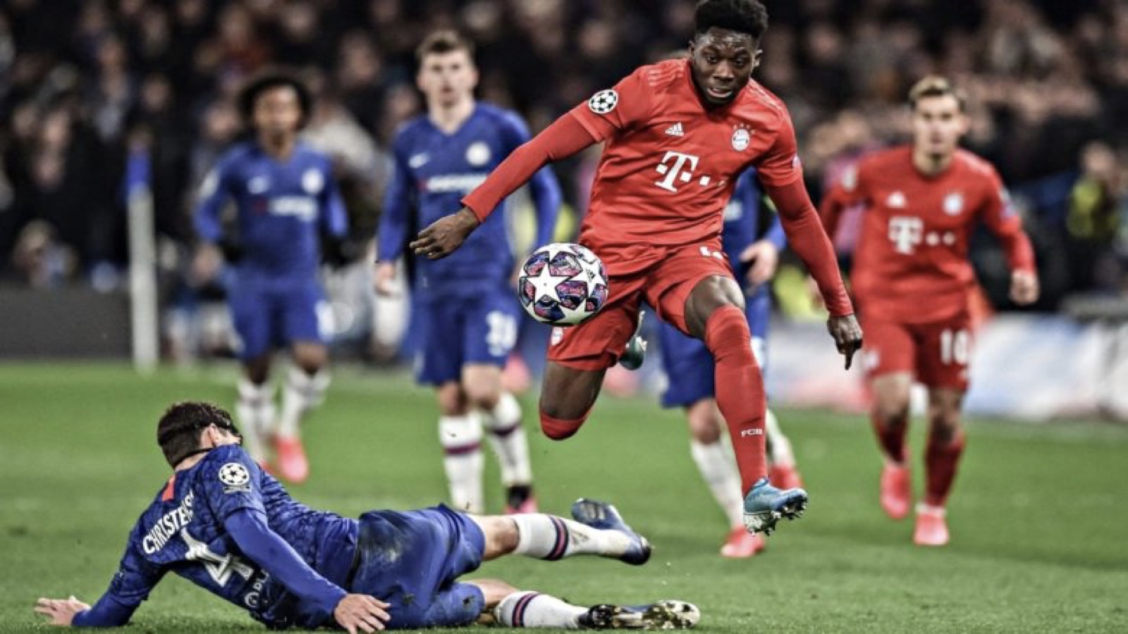 RWB trong bóng đá là gì? Sự khác biệt giữa các RWB