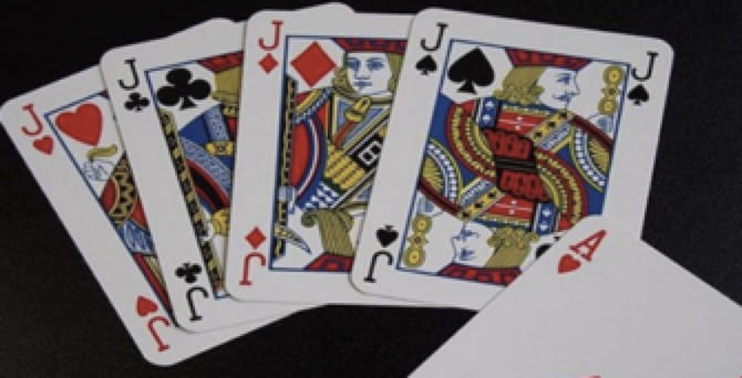 Tứ Quý Chặt Được Gì? Bật Mí Mẹo Chơi Tứ Quý Hiệu Quả Nhất