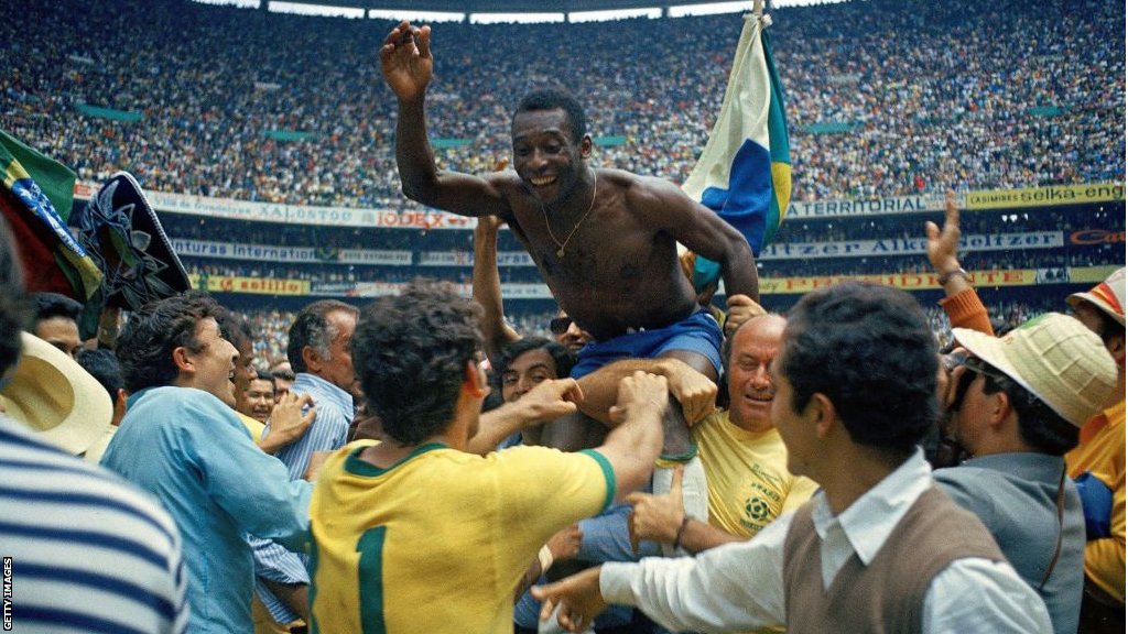 Pele: Huyền thoại bóng đá Brazil qua đời ở tuổi 82 - BBC News Tiếng Việt