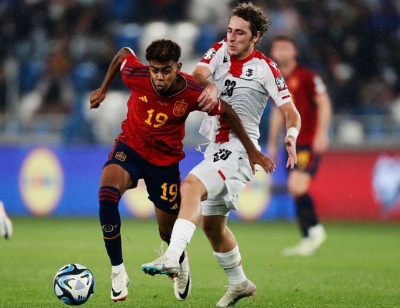 Tiền Vệ Là Gì? Vai Trò Và Nhiệm Vụ Các Vị Trí Tiền Vệ Bóng Đá