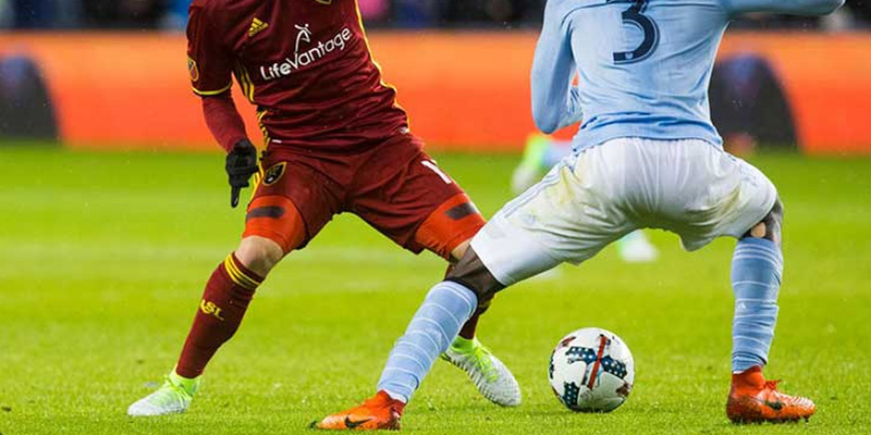 Tổng Hợp 11 Kỹ Thuật Bóng Đá Dẫn Bóng Qua Người Đẹp Mắt Dễ Tập | YouSport