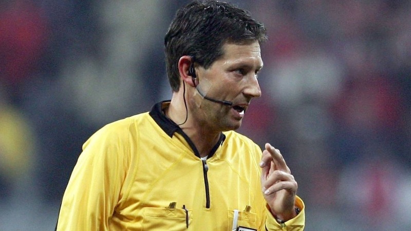 Franck de Bleeckere cũng để lại nhiều ấn tượng khi cầm còi Top 10 trọng tài xuất sắc nhất thế giới lịch sử làng túc cầu