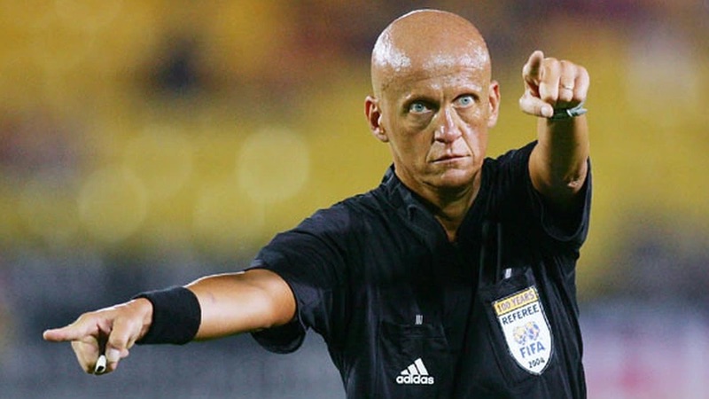 Pierluigi Collina chắc chắn luôn là trọng tài xuất sắc nhất thế giới với bóng đá Top 10 trọng tài xuất sắc nhất thế giới lịch sử làng túc cầu