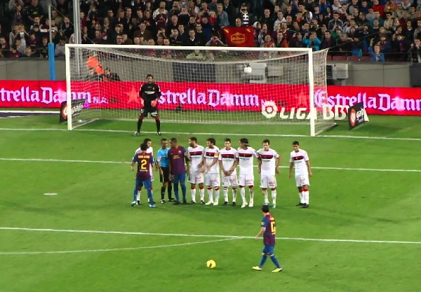 Đá Phạt Bóng Đá Là Gì? Luật, Phân Loại Và Vai Trò Chiến Thuật