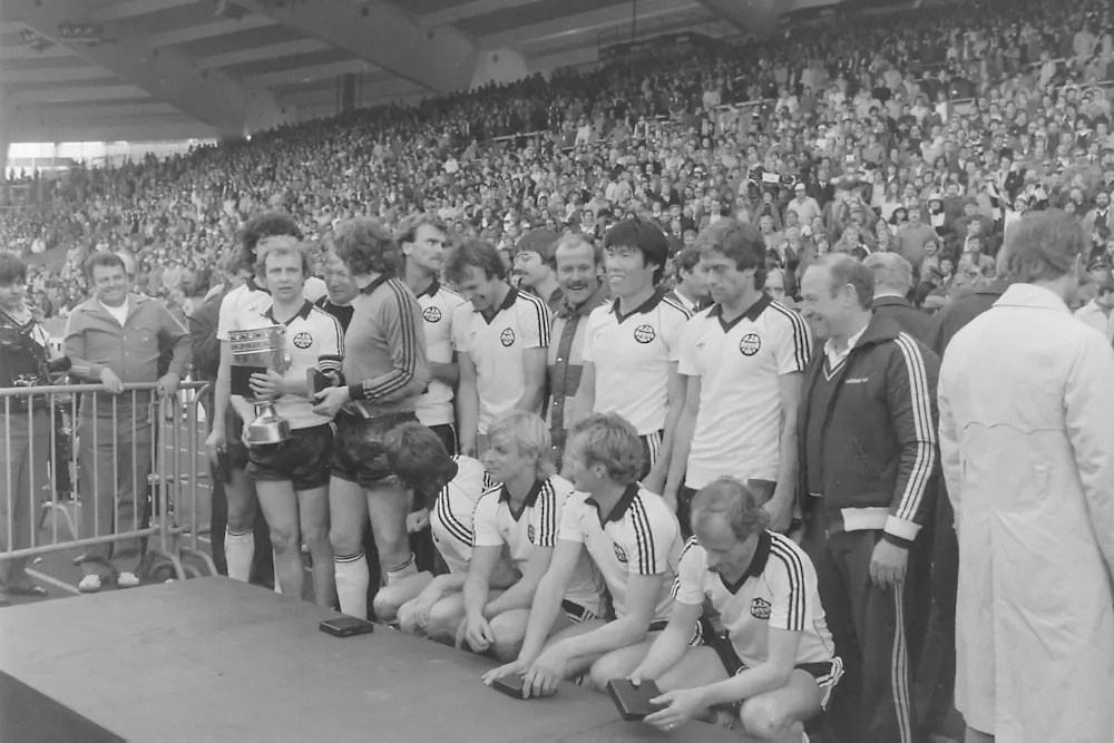 Eintracht Frankfurt vô địch DFB-Pokal