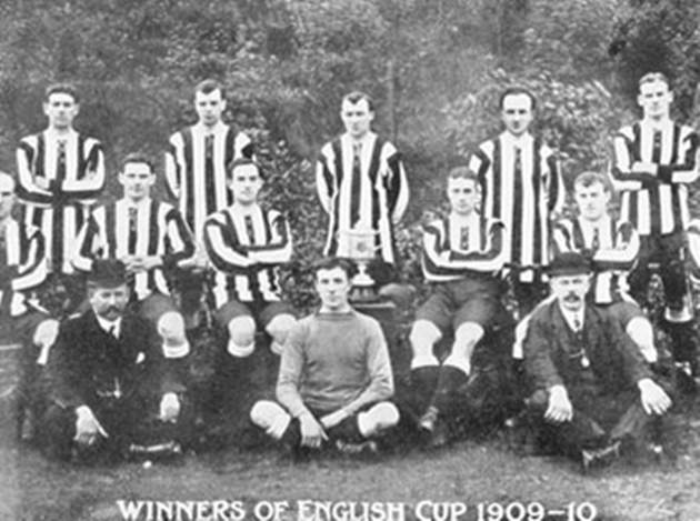 Newcastle vô địch FA Cup 1910