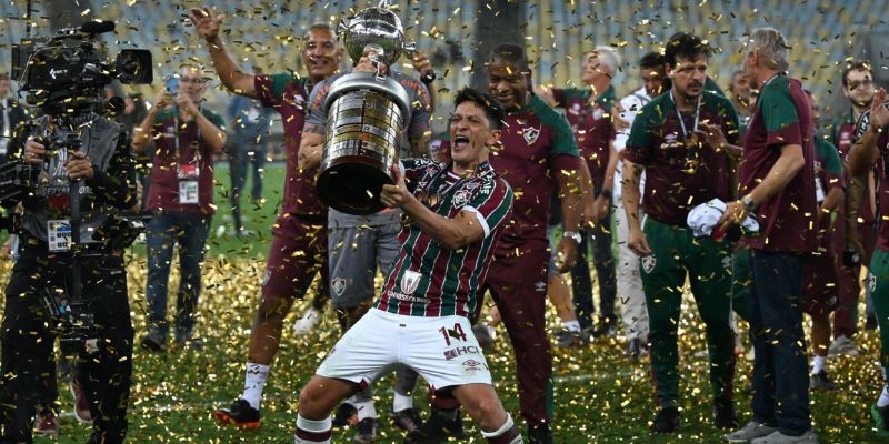 Neymar ăn mừng chức vô địch Libertadores cùng Santos