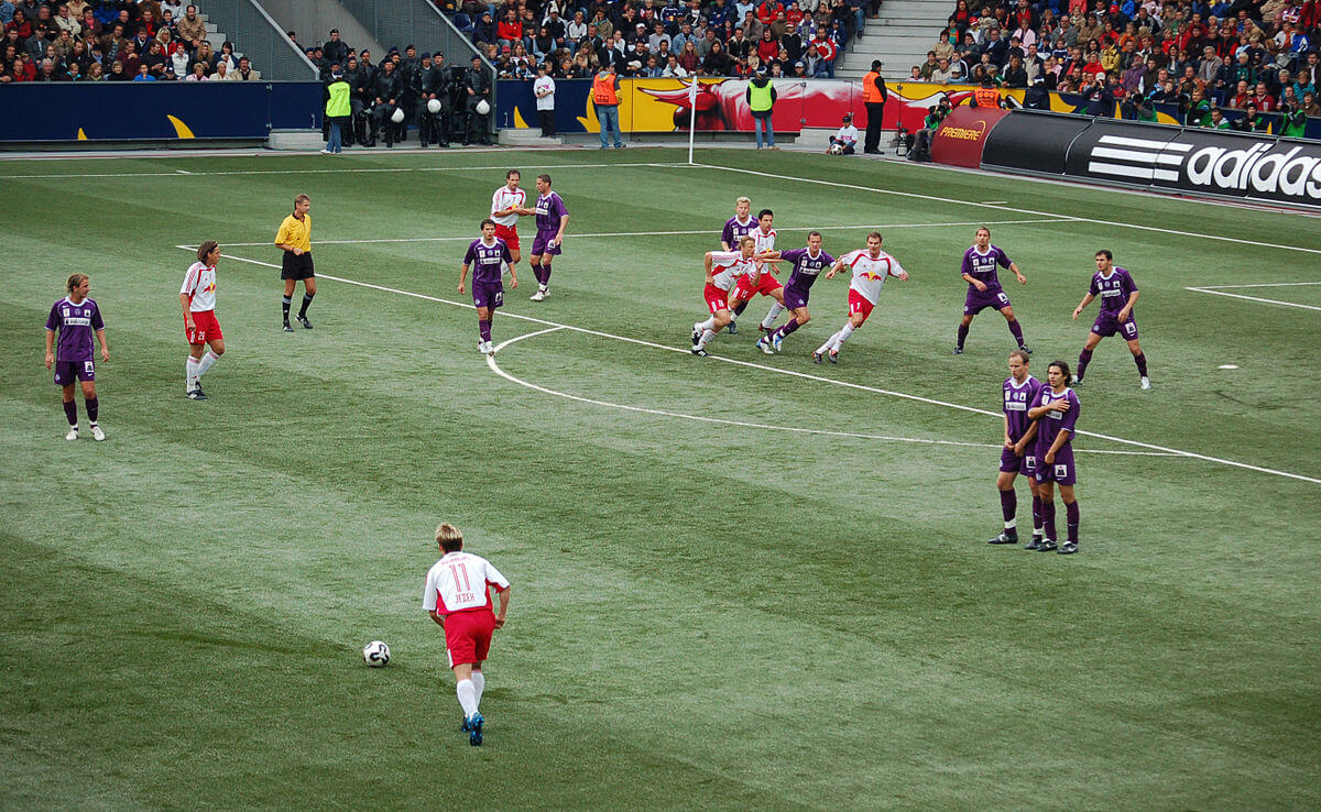 Tìm Hiểu Các Hình Thức Đá Phạt Trong Bộ Môn Bóng Đá