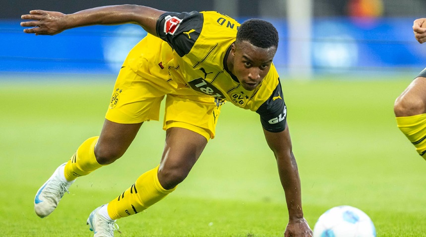 Youssoufa Moukoko trong giai đoạn khó khăn sự nghiệp