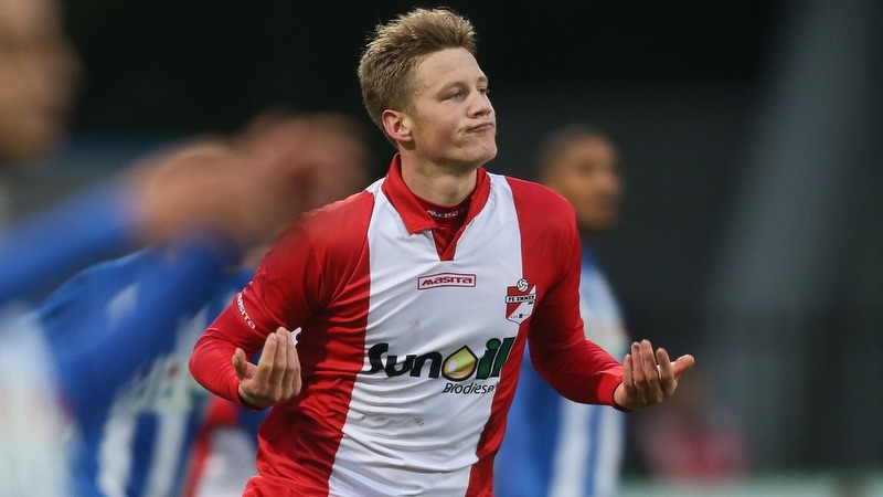 Cầu thủ Wout Weghorst - Sự kỳ lạ của tiền đạo hạng 2