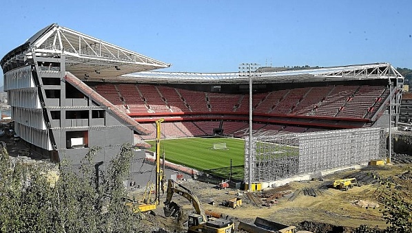 San Mames trong quá trình xây dựng