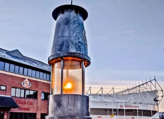 Tượng đài đèn Davy tại Stadium of Light