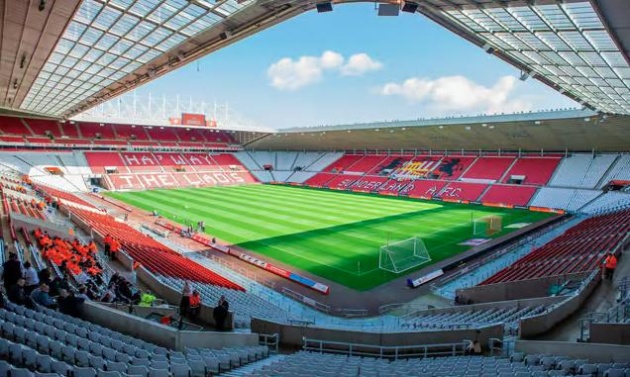 Ghế ngồi đỏ trắng tại Stadium of Light