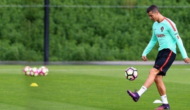 Cách Thực Hiện Kỹ Thuật Tắc Bóng Đứng Trong Bóng Đá Chuẩn Xác