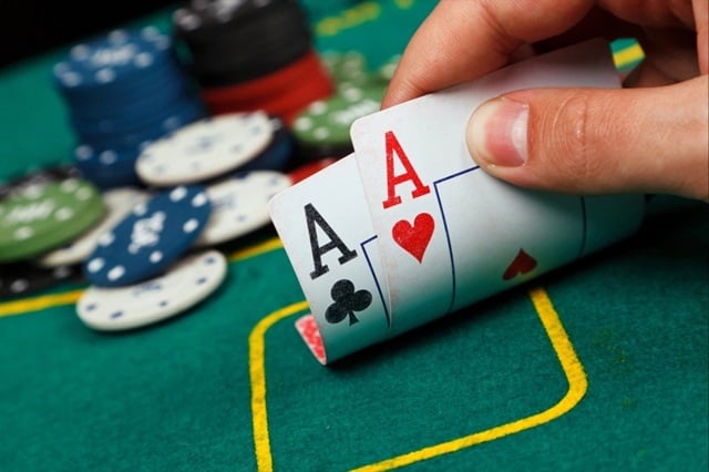 Cách chơi Poker đơn giản: Hướng dẫn từ A-Z phù hợp cho người mới