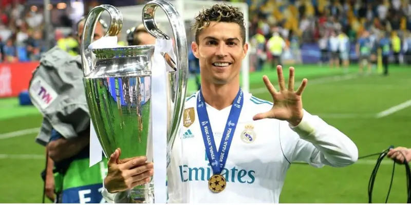 Cristiano Ronaldo huyền thoại vĩ đại nhất Real Madrid